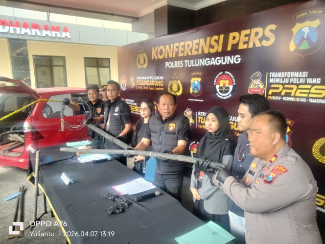
					Satreskrim Polres Tulungagung Berhasil Bongkar Sindikat Pencurian Kabel Telfon Bawah Tanah Lintas Wilayah, 10 Tersangka Berhasil Diringkus